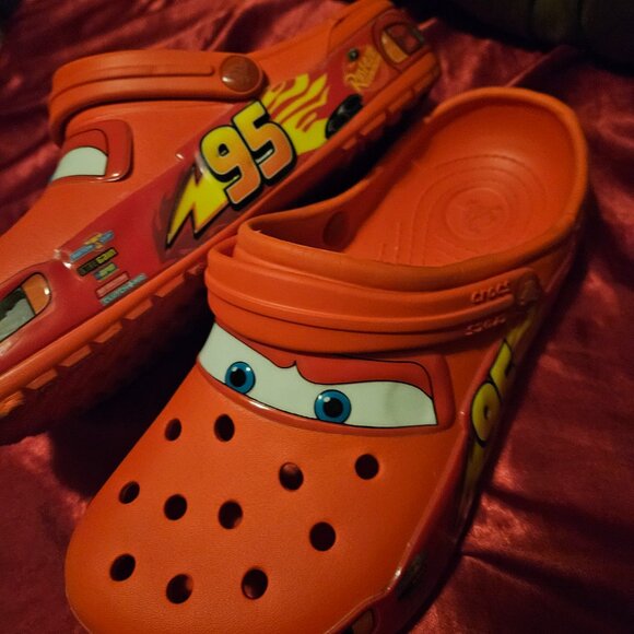 Lightning mcqueen crocs m6 w8 - Picture 2 of 3
